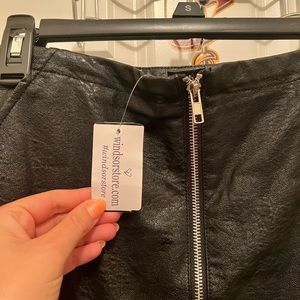 Windsor black leather zip skirt